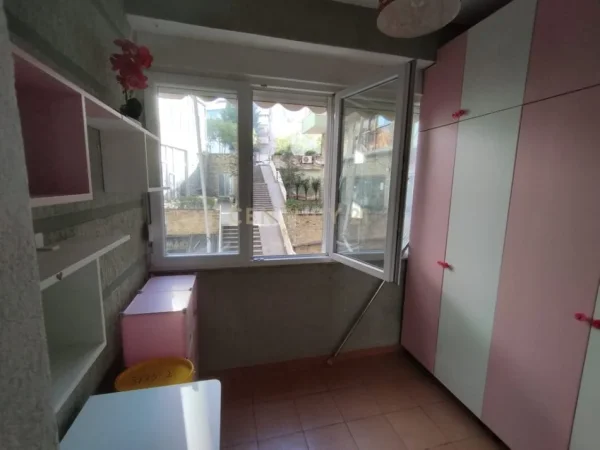 Tirane, jap me qera apartament 1+1 Kati 2, 63 m² 350 € (Fresku)