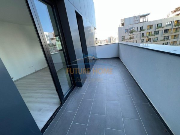 Tirane, jepet me qera ambjent biznesi Kati 8, 120 m² 800 € (Kompleksi Square 21)
