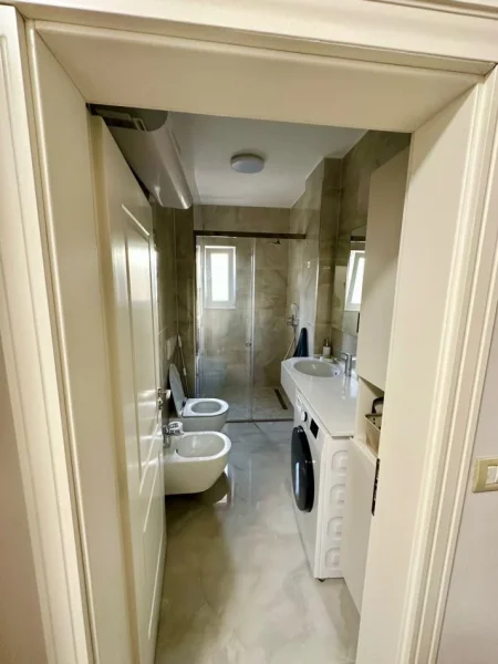 Tirane, jepet me qera apartament 2+1 Kati 3, 110 m² 1.200 € (MYSLYM SHYRI)