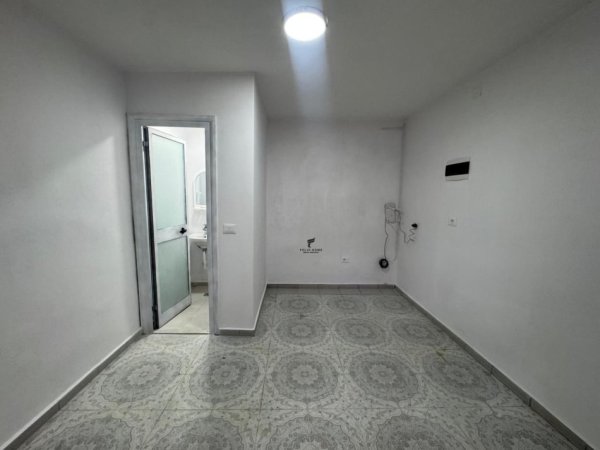 Tirane, jepet me qera dyqan Kati 0, 60 m² 500 € (RRUGA ISUF ELEZI)