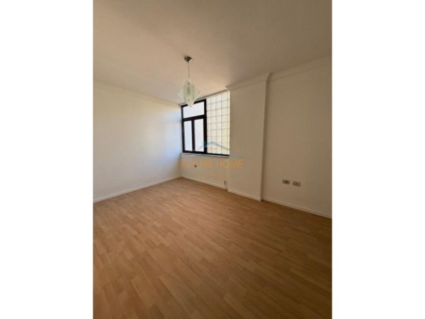 Tirane, shitet apartament 2+1+Ballkon Kati 1, 105 m² 235.000 € (SELVIA)