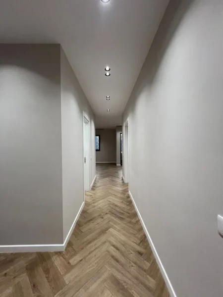 Tirane, jepet me qera zyre Kati 6, 128 m² 1.100 € (oasis residence)