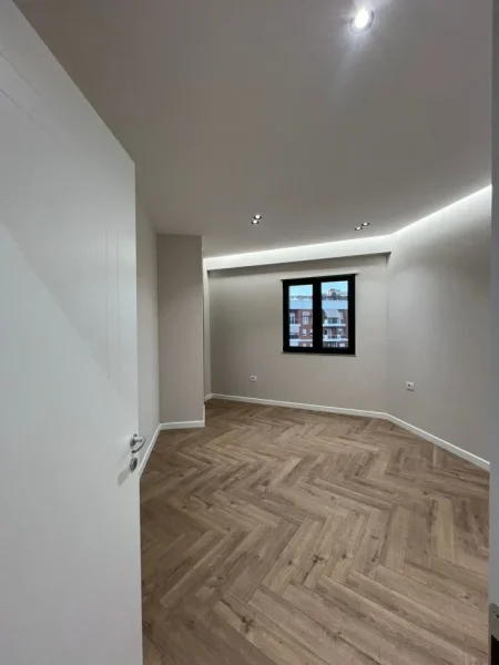 Tirane, jepet me qera zyre Kati 6, 128 m² 1.100 € (oasis residence)