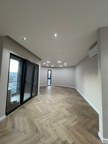 Tirane, jepet me qera zyre Kati 6, 128 m² 1.100 € (oasis residence)