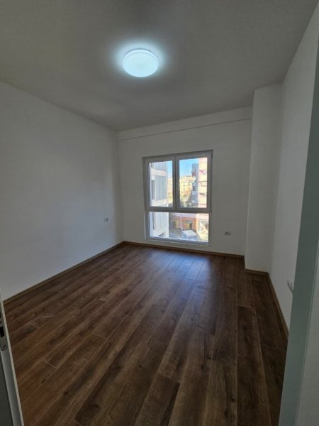Tirane, jepet me qera ambjent biznesi Kati 3, 60 m² 600 € (ZOGU I ZI)