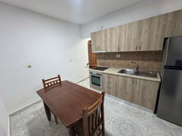 Tirane, jepet me qera apartament 1+1 , 60 m² 450 € (RRUGA ISUF ELEZI)