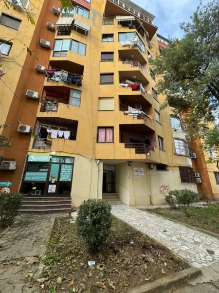 Tirane, jepet me qera apartament 2+1+Ballkon Kati 0, 80 m² 500 € (Ish Fusha e Aviacionit)