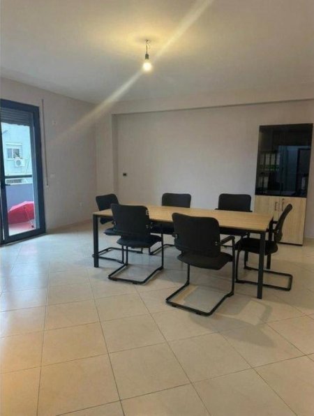 Tirane, shitet apartament 3+1+Aneks+Ballkon Kati 3, 122 m² 350.000 € 