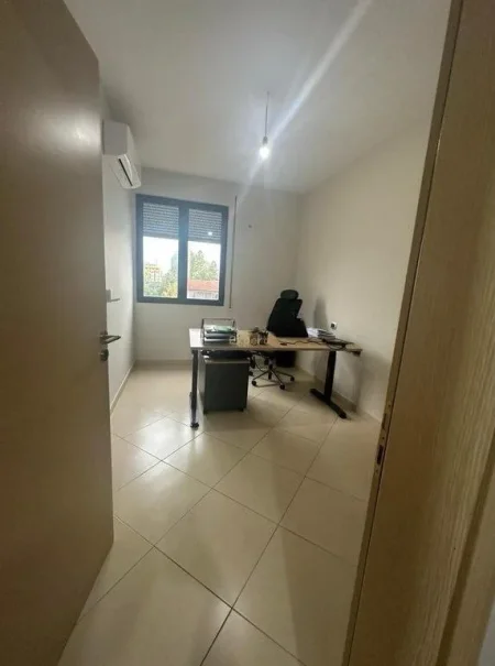 Tirane, shitet apartament 3+1+Aneks+Ballkon Kati 3, 122 m² 350.000 € 