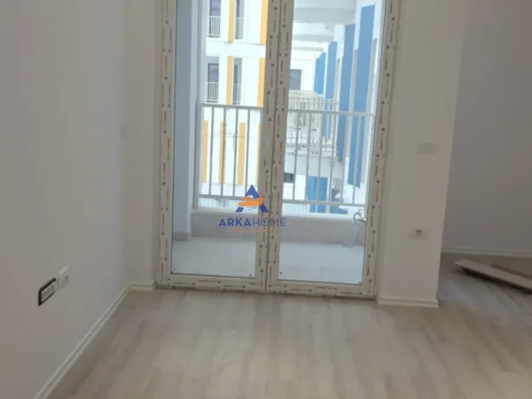 Tirane, jepet me qera ambjent biznesi Kati 2, 70 m² 1.000 € 