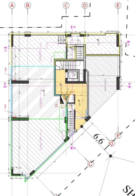 Tirane, jepet me qera zyre Kati 0, 200 m² 2.700 € (RRUGA E BARRIKADAVE)
