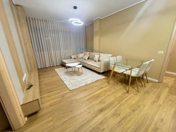 Tirane, shitet apartament 2+1+Ballkon Kati 8, 91 m² (UNAZA E RE)