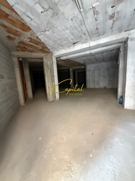 Tirane, shitet magazine Kati 0, 270 m² 190.000 € (FRESKU)
