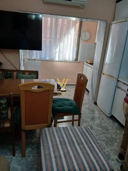 Tirane, jepet me qera apartament 2+1+Ballkon Kati 4, 100 m² 550 € (PAZARI I RI)