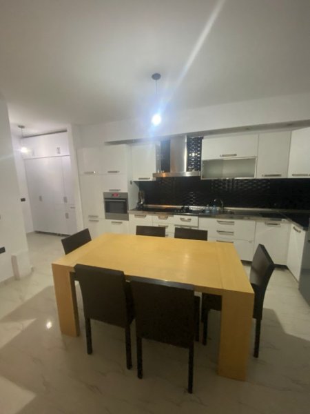 Tirane, jepet me qera apartament 2+1+Ballkon Kati 3, 100 m² 500 € 