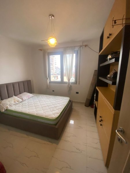 Tirane, jepet me qera apartament 2+1+Ballkon Kati 3, 100 m² 500 € 