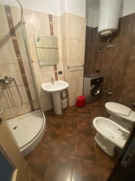 Tirane, jepet me qera apartament 2+1+Ballkon Kati 3, 100 m² 500 € 