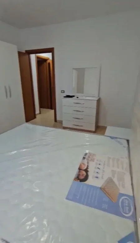 Tirane, jepet me qera apartament 2+1+Ballkon Kati 3, 110 m² 500 € 
