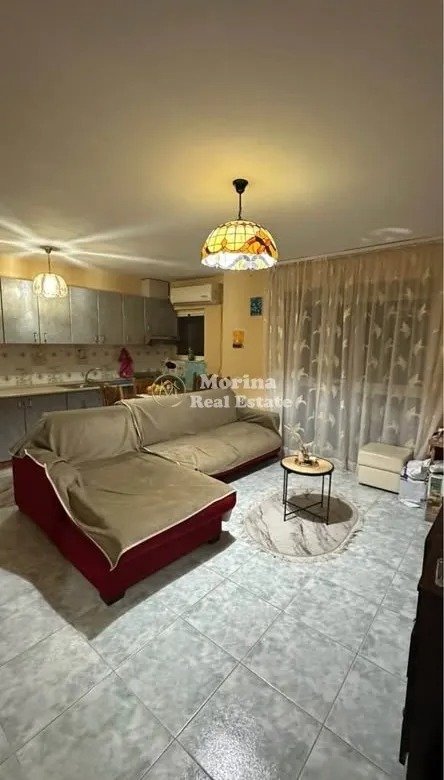 Tirane, jepet me qera apartament 1+1 Kati 3, 53 m² 400 € (Rruga Hoxha Tahsim)