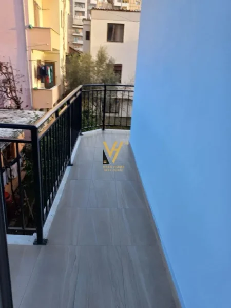 Tirane, jepet me qera apartament 1+1+Ballkon Kati 2, 50 m² 400 € (ASTIR)