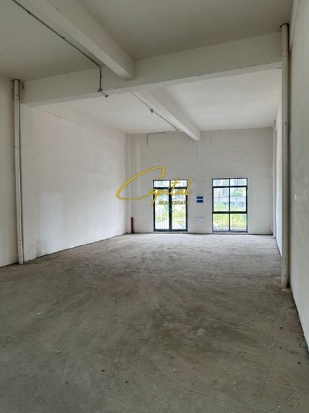 Tirane, jepet me qera magazine Kati 0, 130 m² 400 € (SAUK)