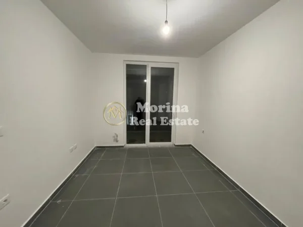 Tirane, jepet me qera apartament 2+1 Kati 3, 115 m² 500 € (Rruga 5 Maji)