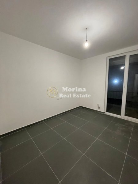 Tirane, jepet me qera apartament 2+1 Kati 3, 115 m² 500 € (Rruga 5 Maji)