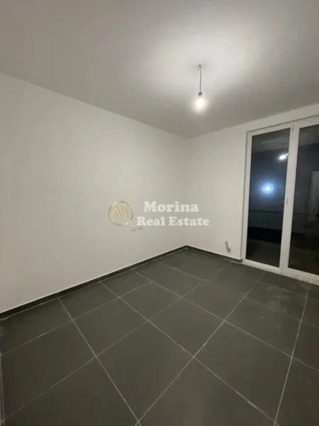 Tirane, jepet me qera apartament 2+1 Kati 3, 115 m² 500 € (Rruga 5 Maji)