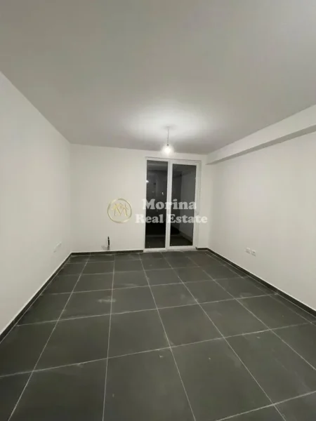 Tirane, jepet me qera apartament 2+1 Kati 3, 115 m² 500 € (Rruga 5 Maji)
