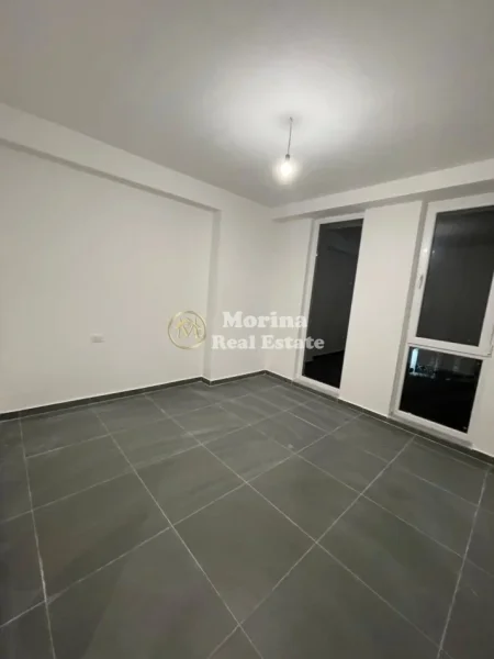 Tirane, jepet me qera apartament 2+1 Kati 3, 115 m² 500 € (Rruga 5 Maji)