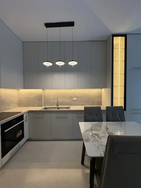 Tirane, jepet me qera apartament 2+1 , 101 m² 1.400 €