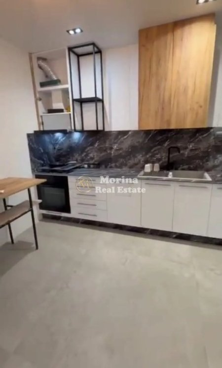 Tirane, jepet me qera apartament 2+1 Kati 1, 90 m² 650 € (Kinostudio)