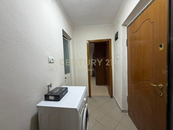 Tirane, shitet apartament 1+1 Kati 3, 51 m² 90.000 € (shkolla e bashkuar rr. selaudin bektashi)