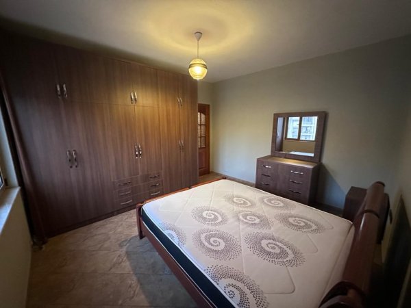 Tirane, jepet me qera apartament 1+1+Ballkon Kati 5, 70 m² 450 € (Prane Kryqit Kuq, tek Zogu i Zi, Tirane.)