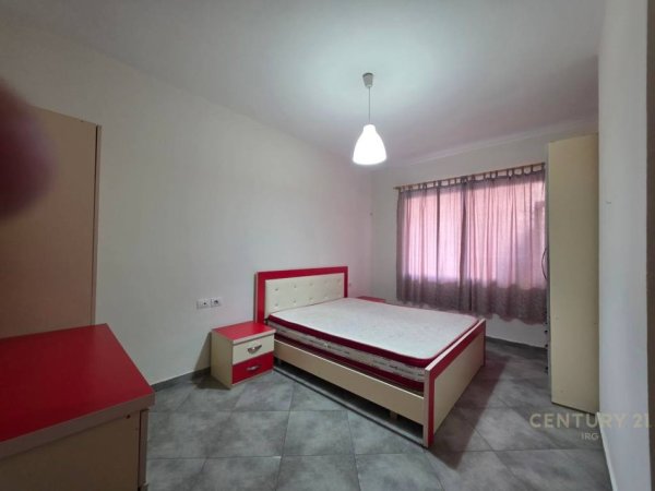 Tirane, jepet me qera apartament 1+1+Ballkon Kati 4, 78 m² 400 € (astir)