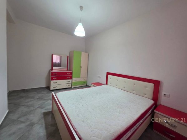 Tirane, jepet me qera apartament 1+1+Ballkon Kati 4, 78 m² 400 € (astir)