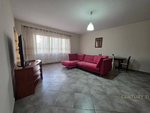 Tirane, jepet me qera apartament 1+1+Ballkon Kati 4, 78 m² 400 € (astir)