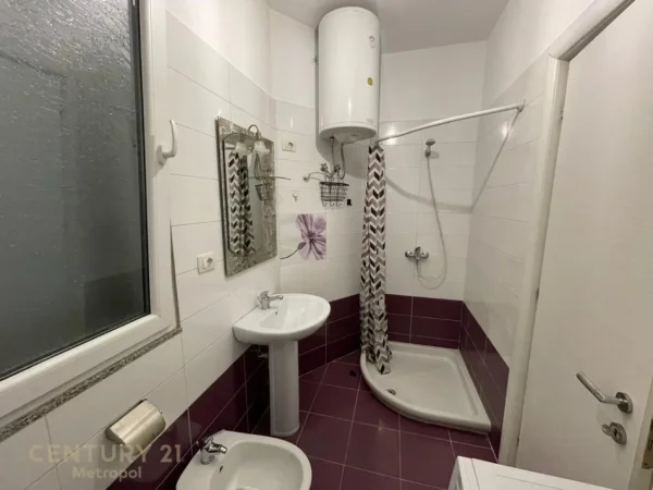Tirane, jepet me qera apartament 1+1 Kati 1, 45 m² 310 € (spitali ushtarak)