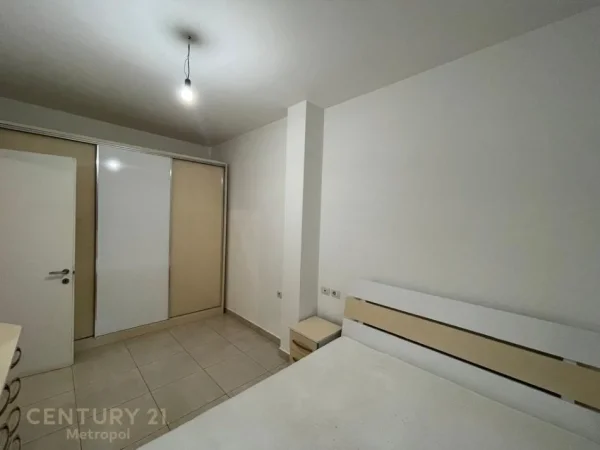 Tirane, jepet me qera apartament 1+1 Kati 1, 45 m² 310 € (spitali ushtarak)