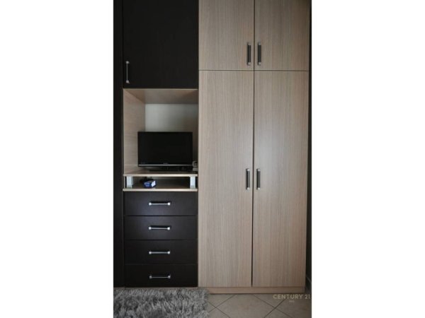 Tirane, jepet me qera apartament 2+1+Ballkon Kati 5, 76 m² 650 € (irfan tormini delijorgji)