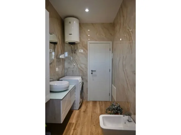 Tirane, jepet me qera apartament 2+1+Ballkon Kati 5, 76 m² 650 € (irfan tormini delijorgji)