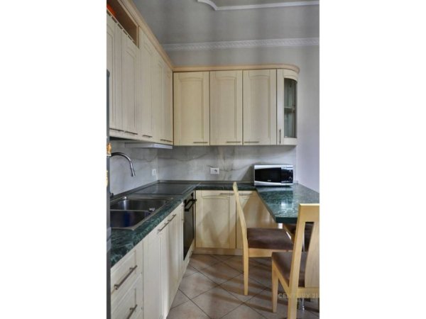 Tirane, jepet me qera apartament 2+1+Ballkon Kati 5, 76 m² 650 € (irfan tormini delijorgji)