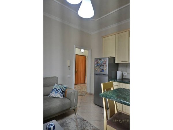 Tirane, jepet me qera apartament 2+1+Ballkon Kati 5, 76 m² 650 € (irfan tormini delijorgji)