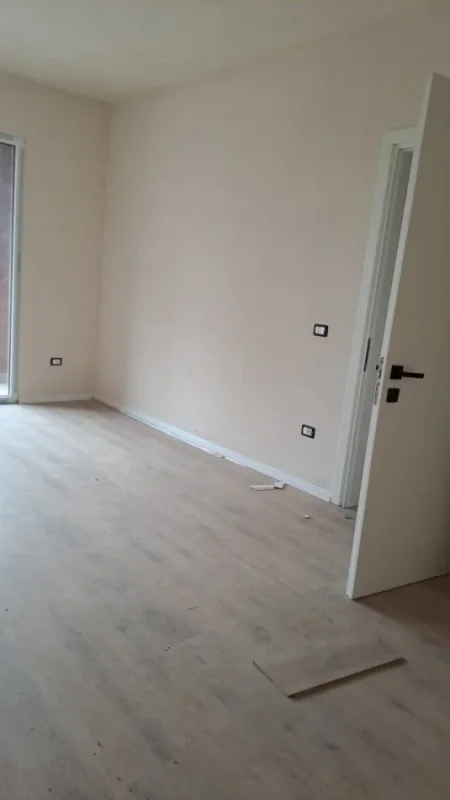 Tirane, jepet me qera zyre Kati 1, 68 m² 700 € (fusha e aviacionit)