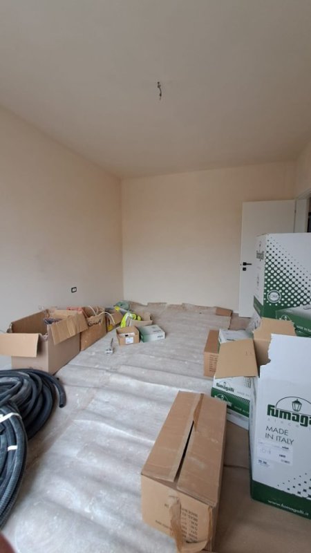 Tirane, jepet me qera zyre Kati 1, 68 m² 700 € (fusha e aviacionit)