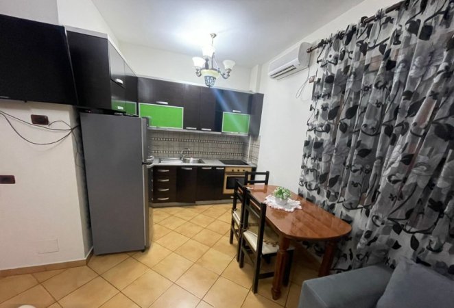Tirane, jepet me qera Vile 1+1 Kati 2, 68 m² 350 € (5 maji)