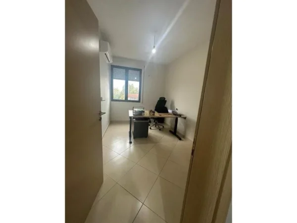 Tirane, shitet apartament 3+1 Kati 3, 122 m² 350.000 € (Stadiumi Dinamo)