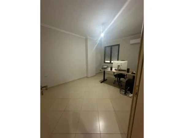 Tirane, shitet apartament 3+1 Kati 3, 122 m² 350.000 € (Stadiumi Dinamo)