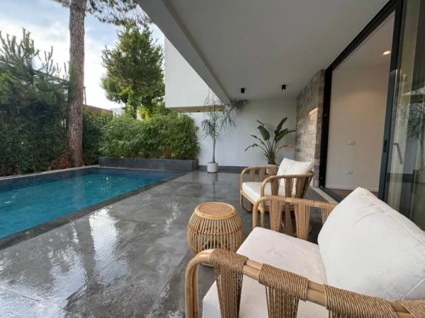 Tirane, shitet Vile 2 Katshe , 360 m² 790.000 € (Gjiri i Lalzit)