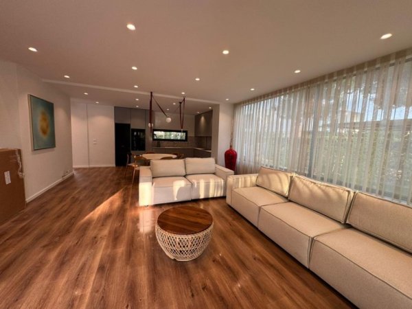 Tirane, shitet Vile 2 Katshe , 360 m² 790.000 € (Gjiri i Lalzit)